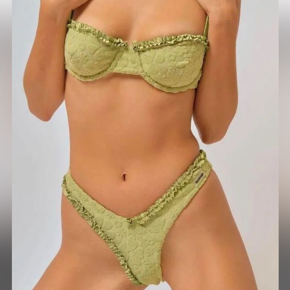 NWOT Blackbough bikini set